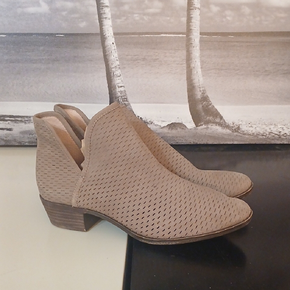 MAKE OFFER Lucky Brand Tan Ankle Boots with Modern Cut-Out Design - Picture 1 of 7